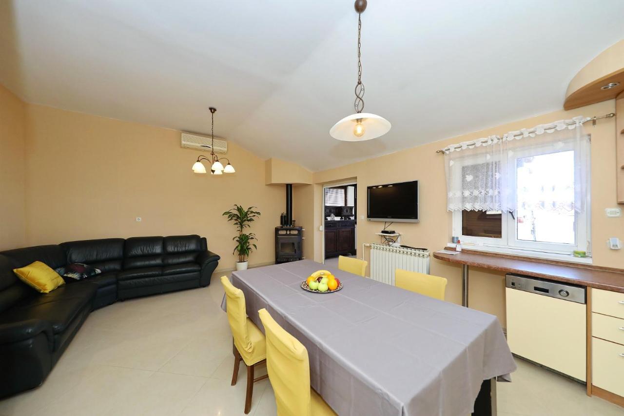 Apartments Moira I Loli Кожино Екстер'єр фото